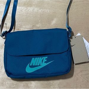 Nike Fabric Sport/Travel Bag NWT